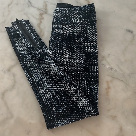 Dkny Sport Abstract Print Zippers Sides Leggings Blue Black Size XS - Picture 7 of 9